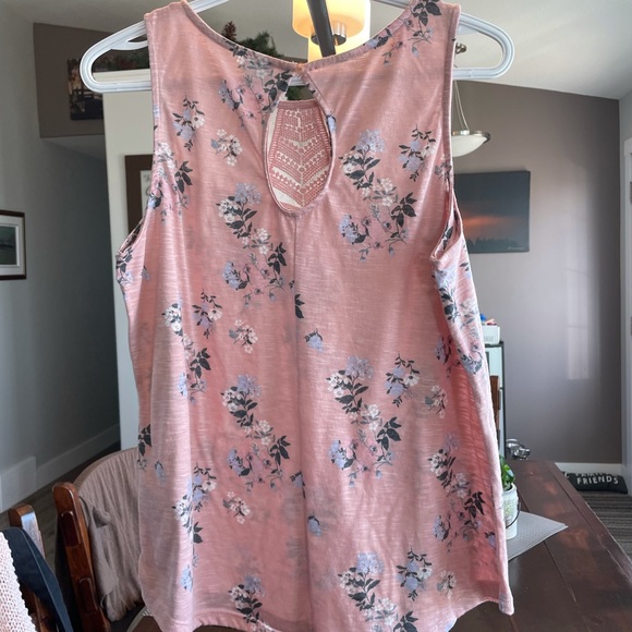 🌸 Floral with Beading Kismet Tank 🌼 - Picture 2 of 4